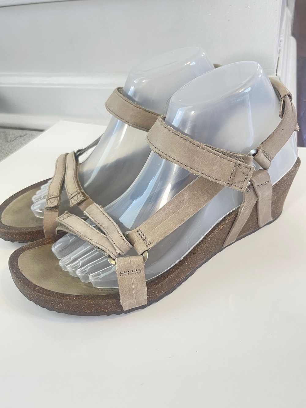 Teva Ysidro Size 9.5 Universal Wedge Sandal Leather Cork Bed Tan